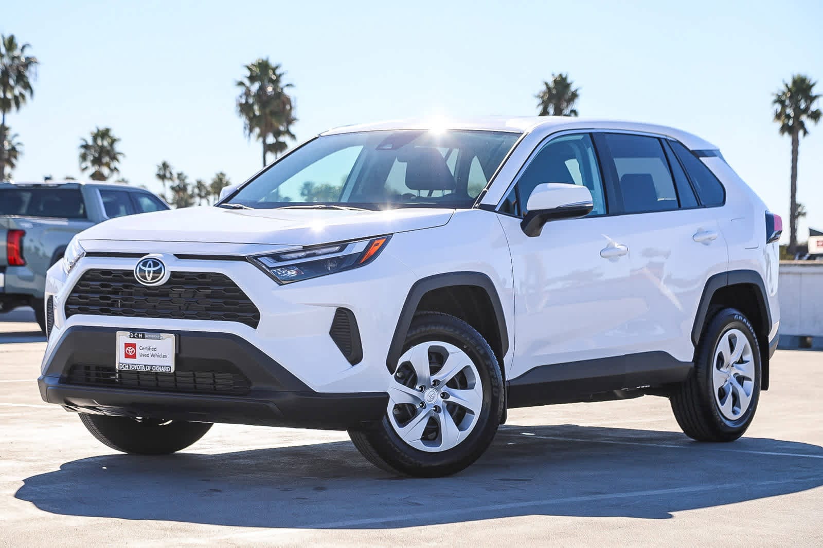2025 Toyota RAV4 LE's photo