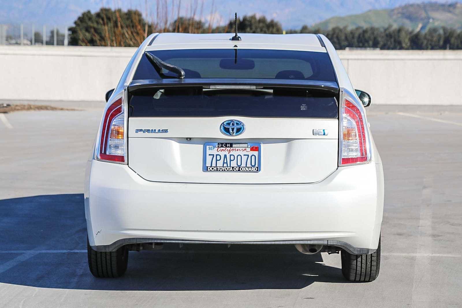 Thumbnail: 2015 Toyota Prius - 6