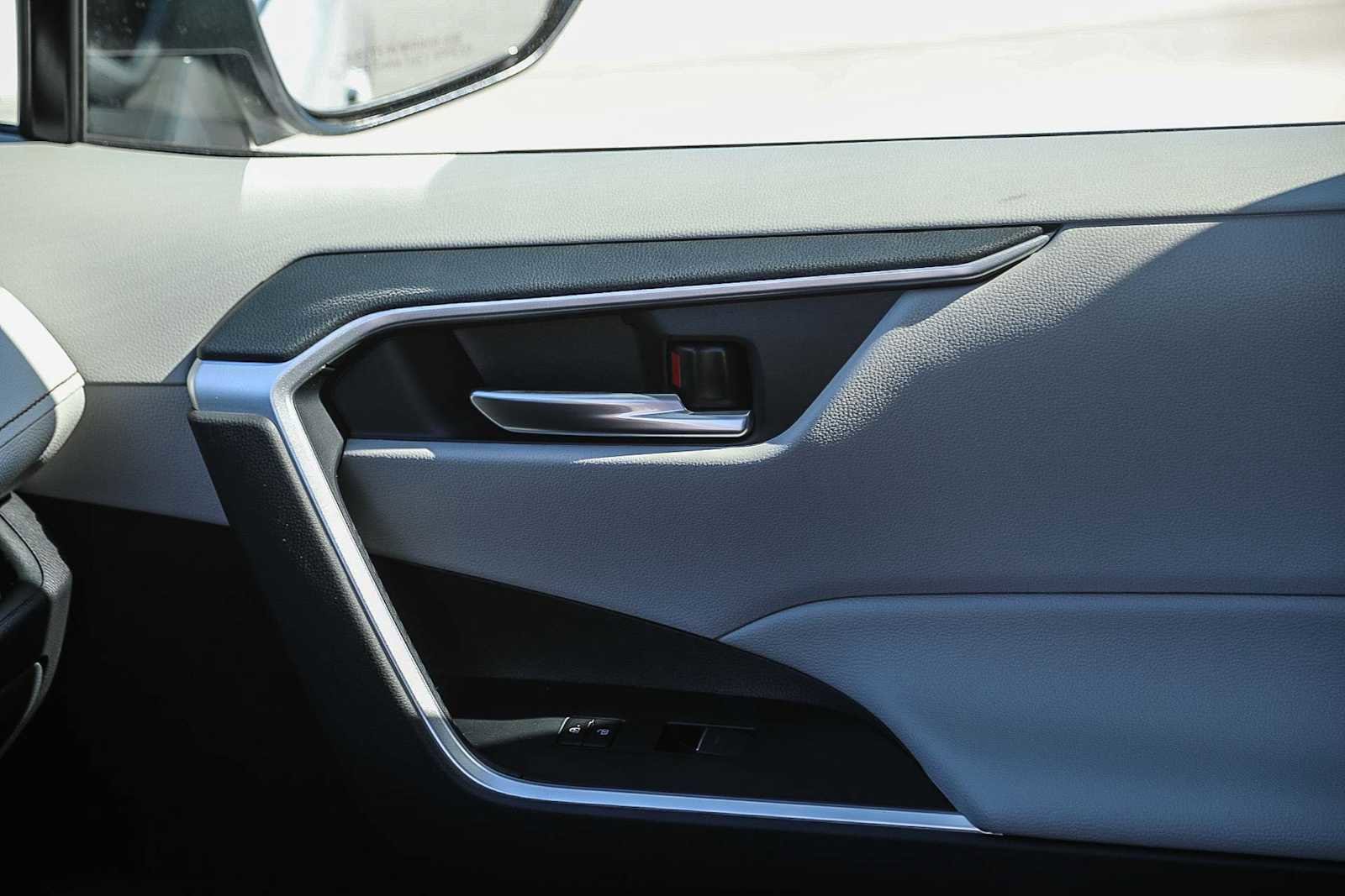 Thumbnail: 2025 Toyota RAV4 - 20