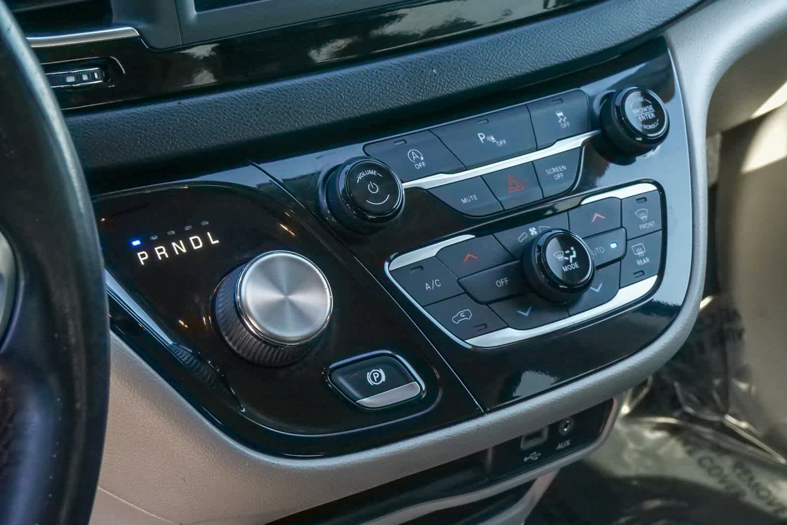 Thumbnail: 2020 Chrysler Pacifica - 20