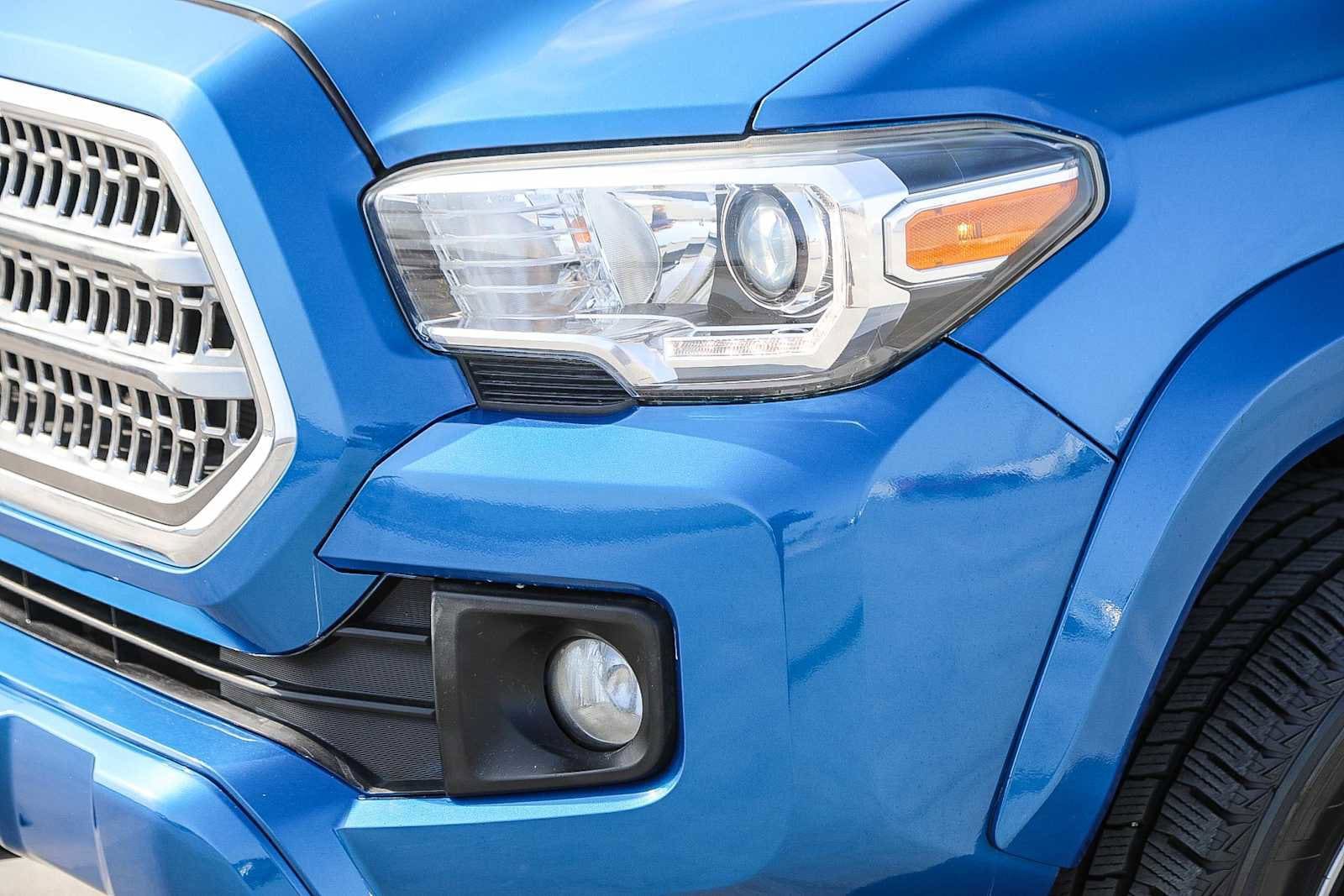 Thumbnail: 2016 Toyota Tacoma - 7
