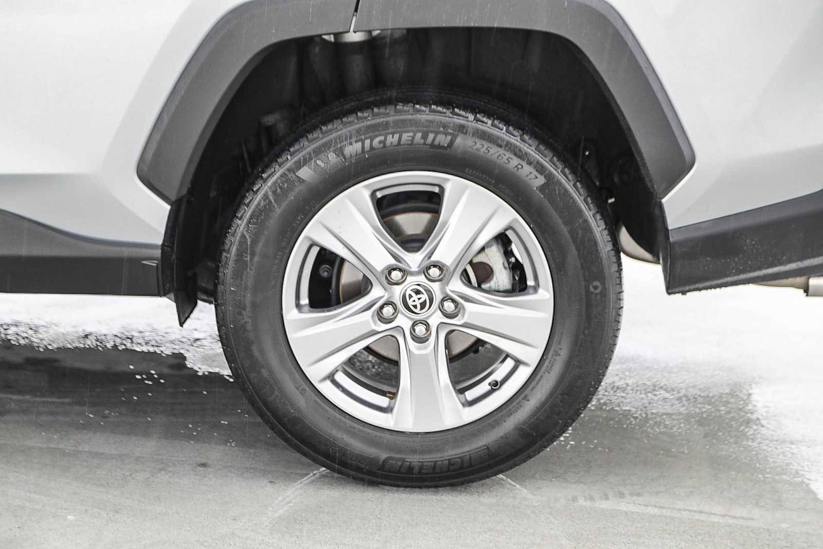 Thumbnail: 2022 Toyota RAV4 - 12