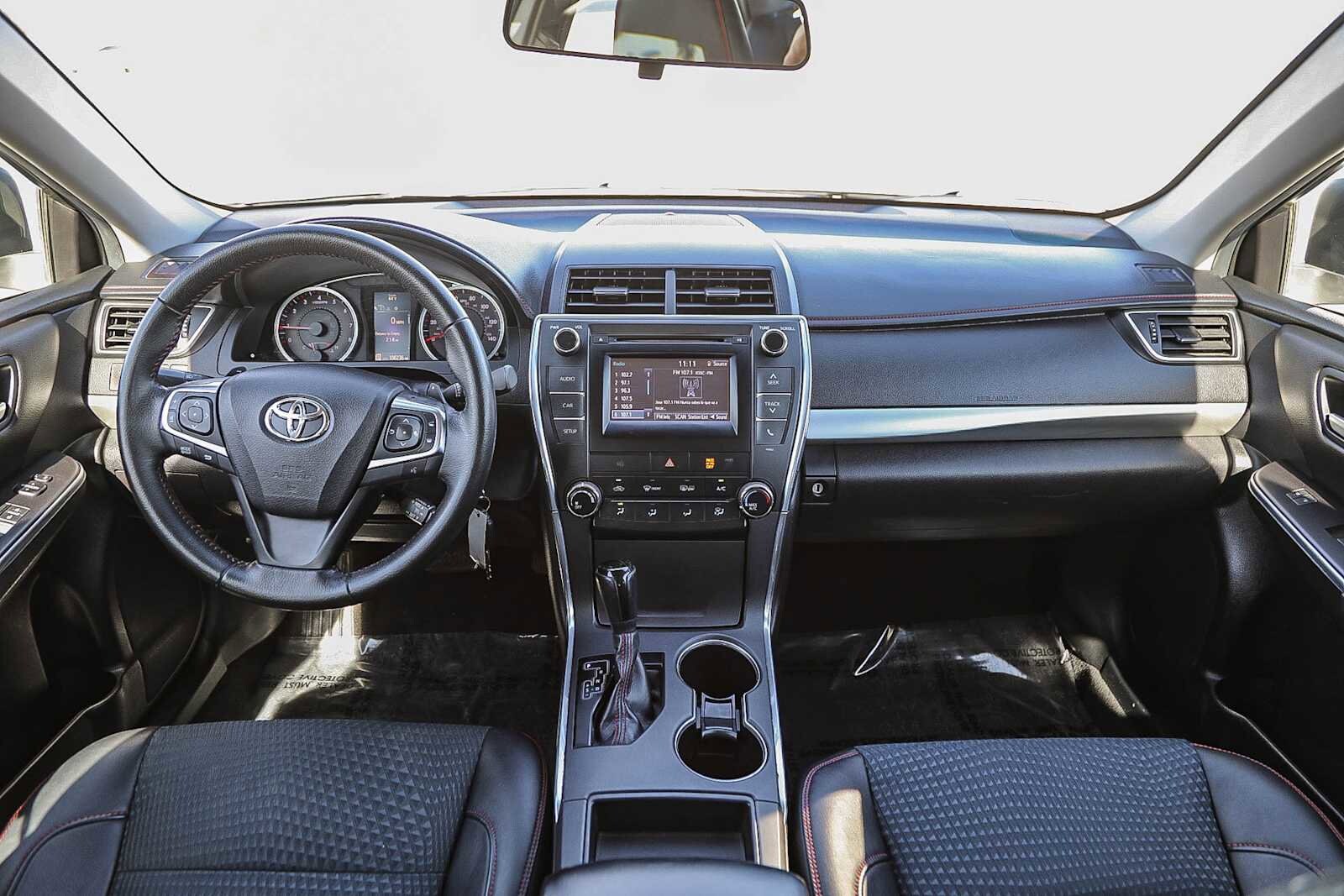 Thumbnail: 2015 Toyota Camry - 12