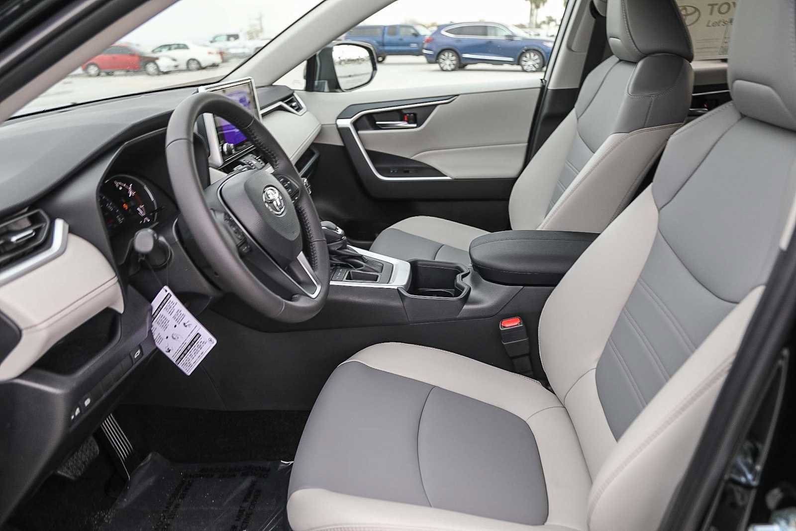 Thumbnail: 2025 Toyota RAV4 - 19