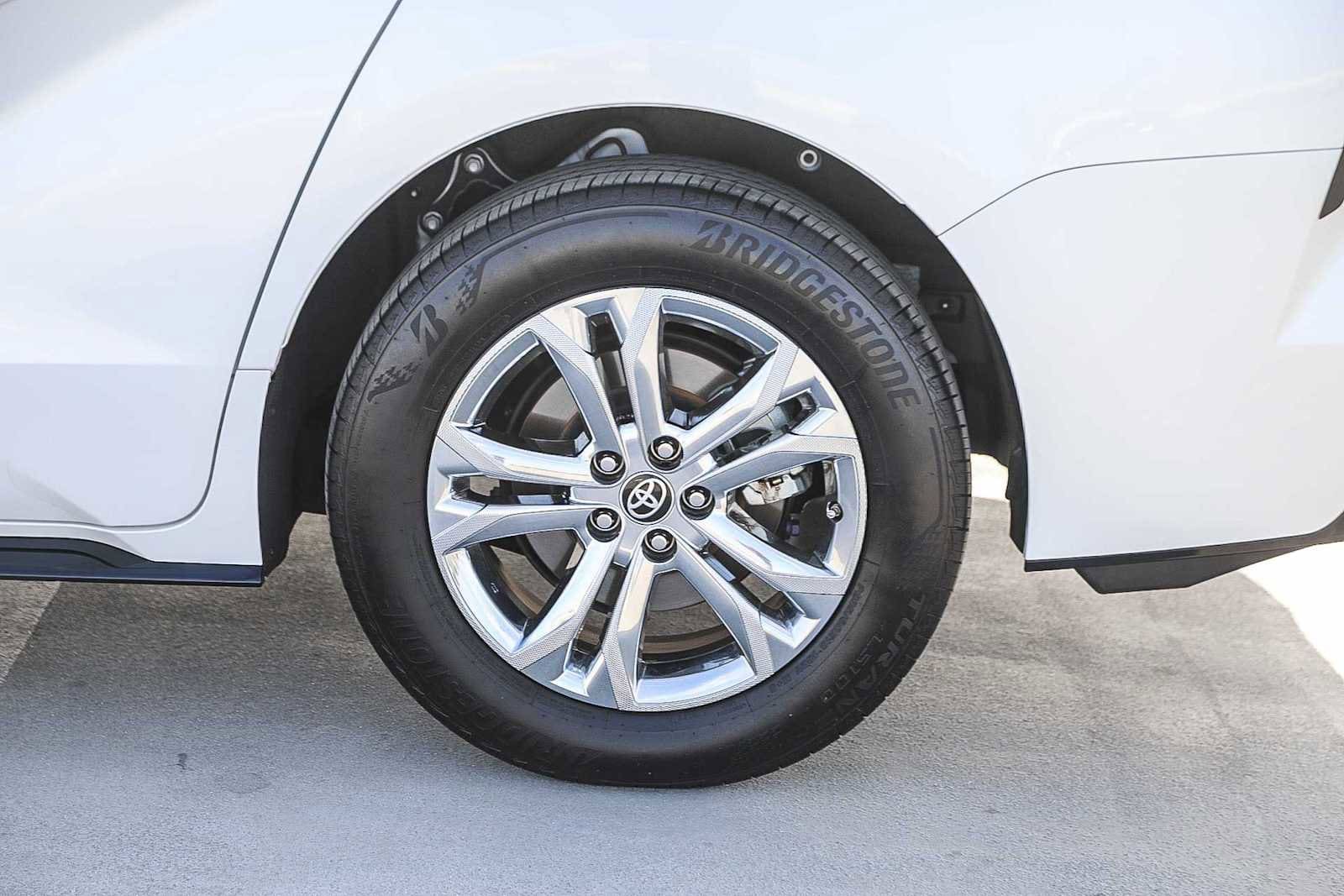 Thumbnail: 2024 Toyota Sienna - 11