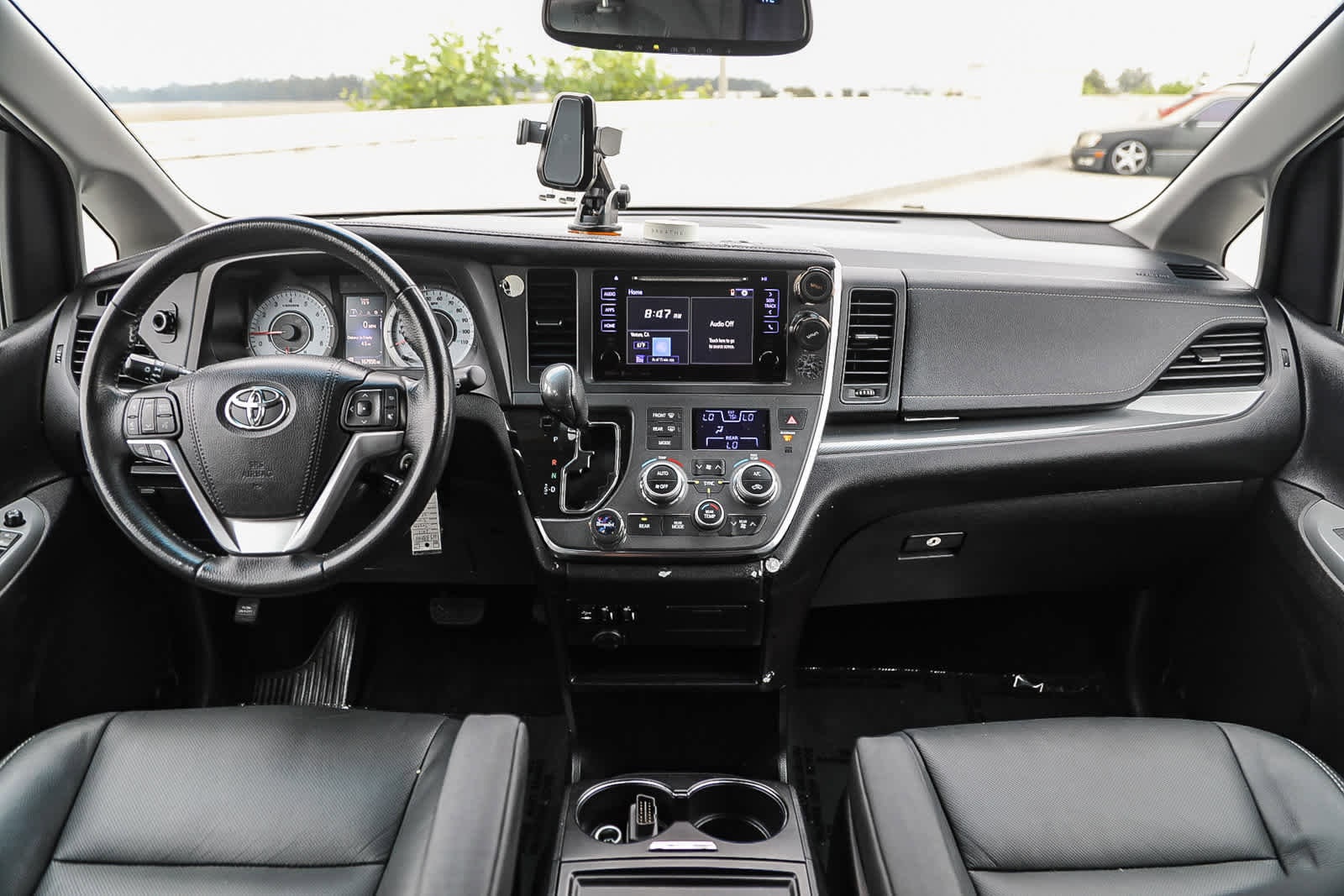 Thumbnail: 2017 Toyota Sienna - 11