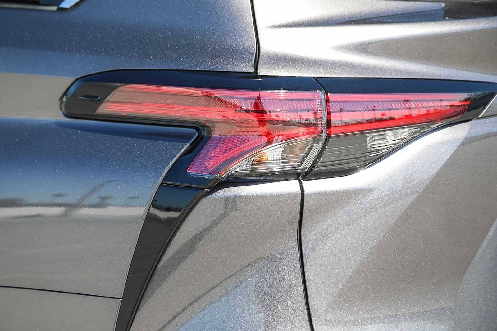 Thumbnail: 2024 Toyota Sienna - 10