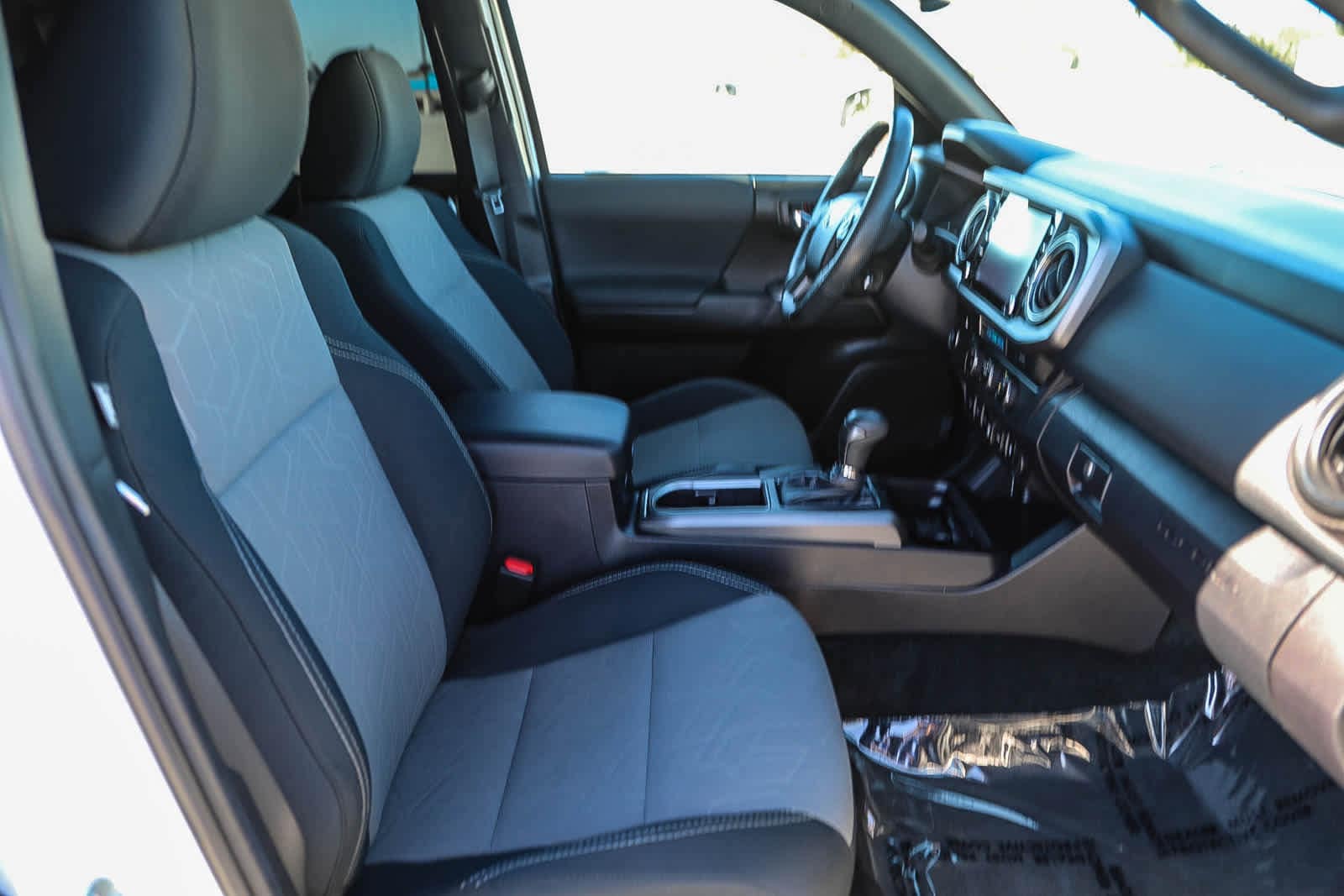 Thumbnail: 2022 Toyota Tacoma - 17