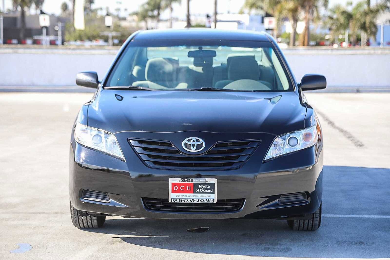 2009 Toyota Camry LE photo 2