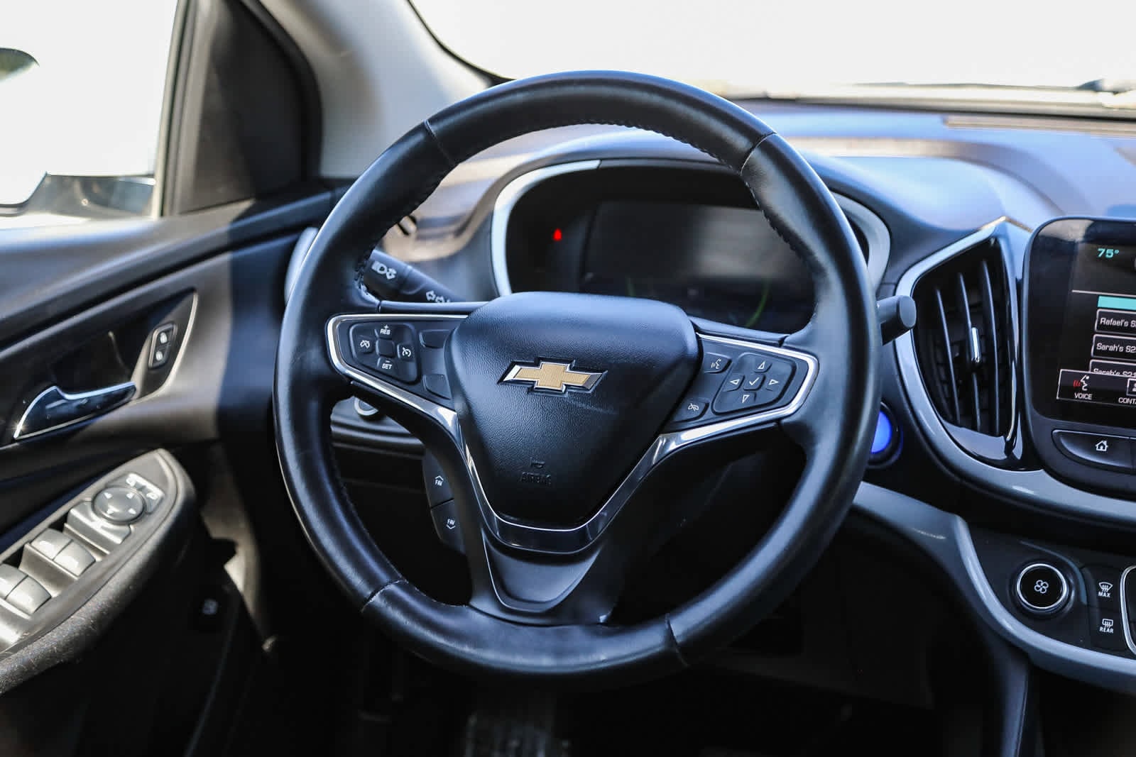 Thumbnail: 2017 Chevrolet Volt - 14