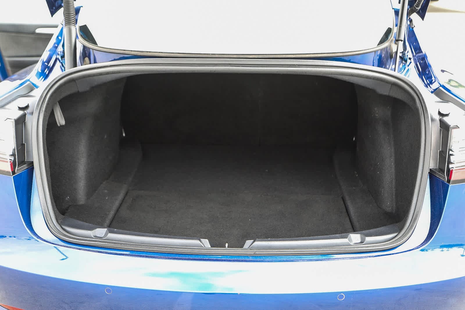 Thumbnail: 2022 Tesla Model 3 - 24