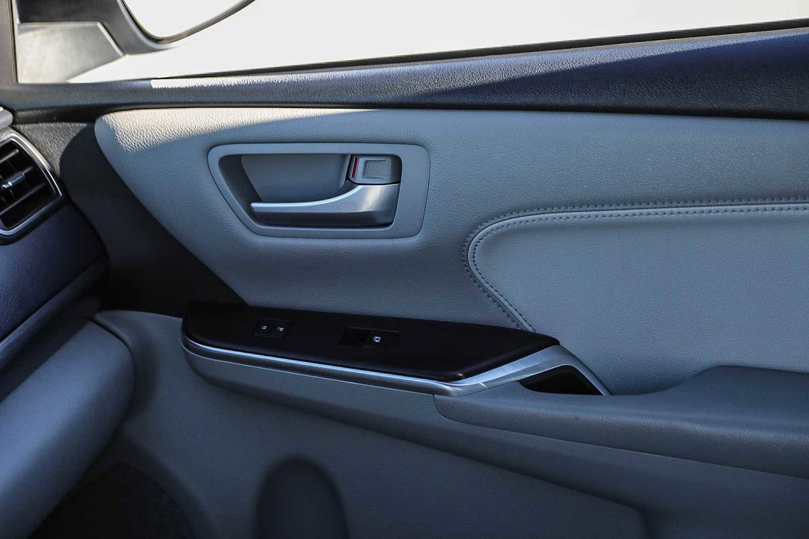 Thumbnail: 2017 Toyota Camry - 21