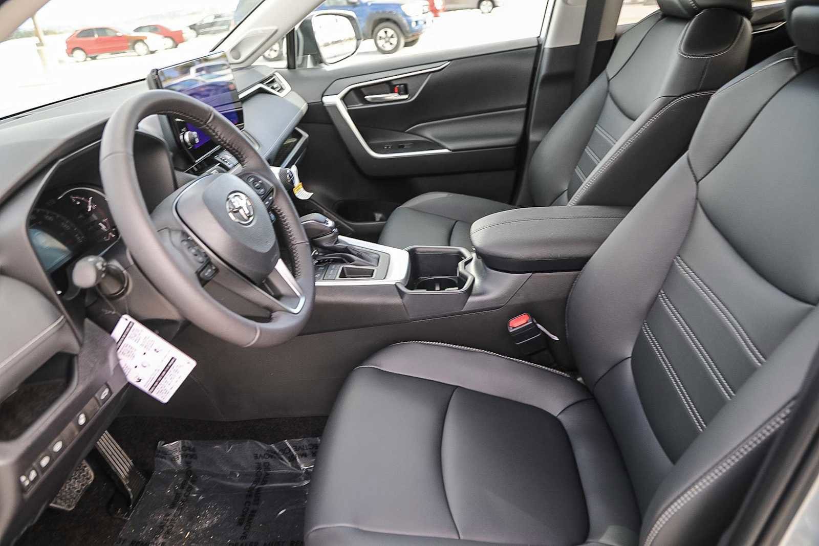 Thumbnail: 2025 Toyota RAV4 - 19