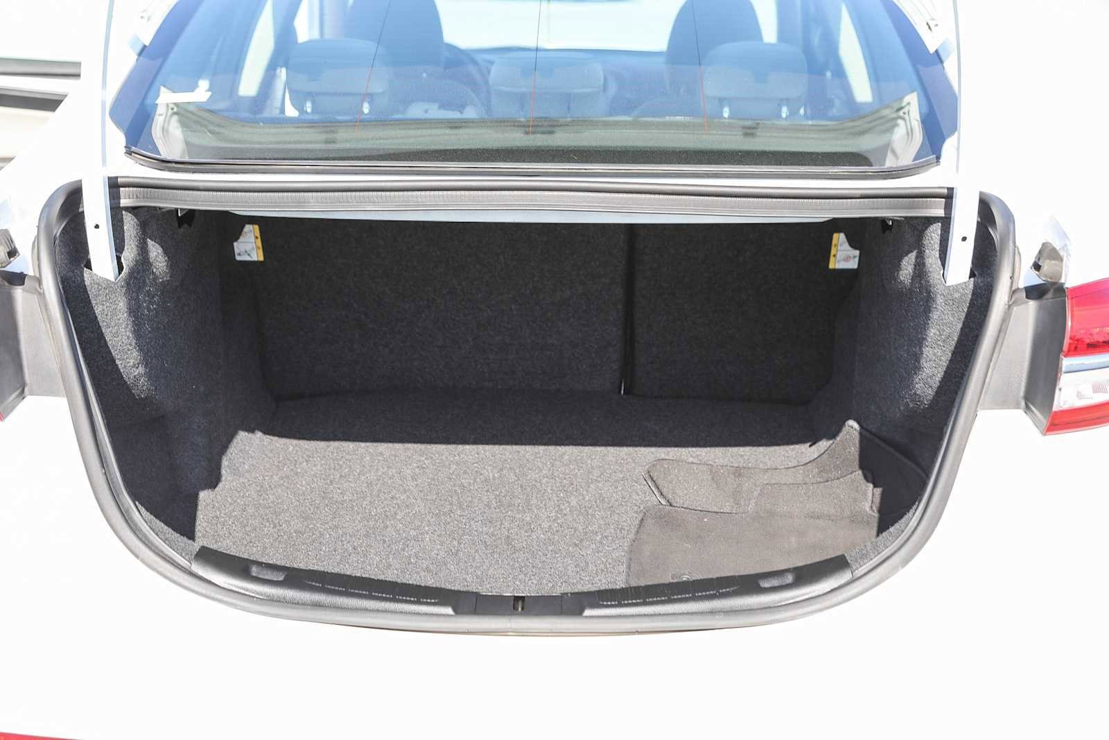 2019 Ford Fusion S 22