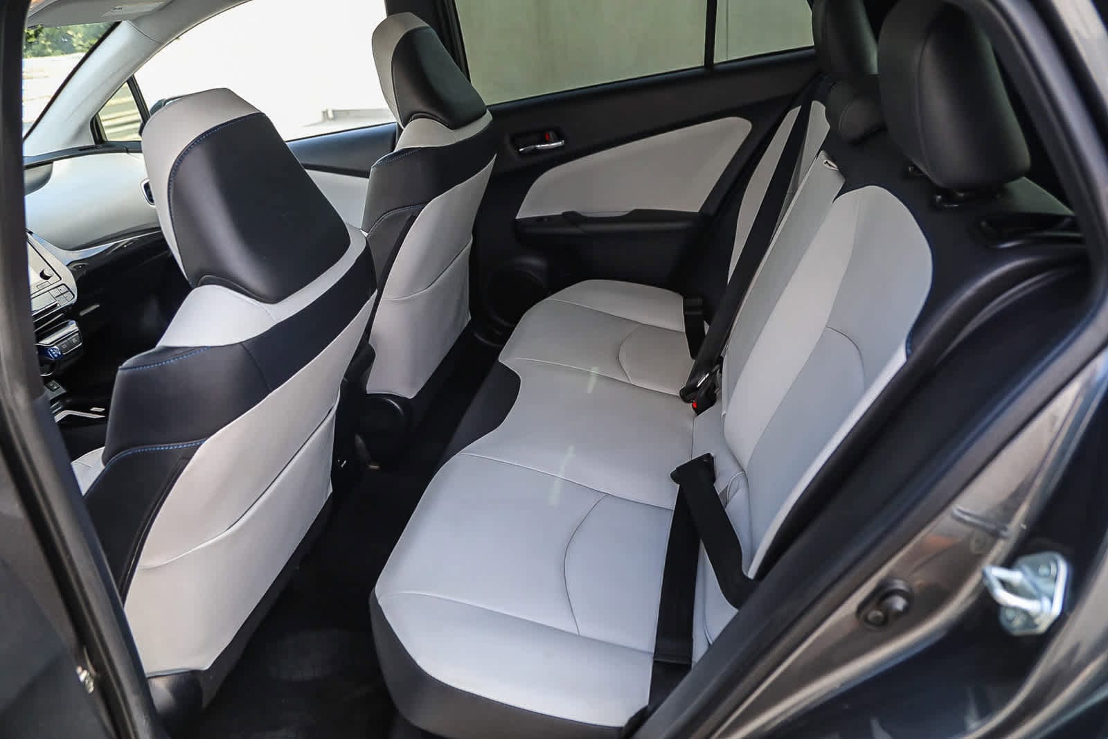 Thumbnail: 2016 Toyota Prius - 17