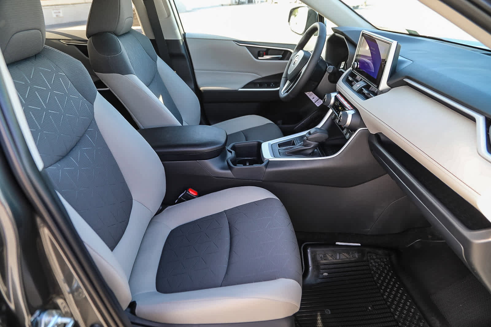 Thumbnail: 2025 Toyota RAV4 - 18