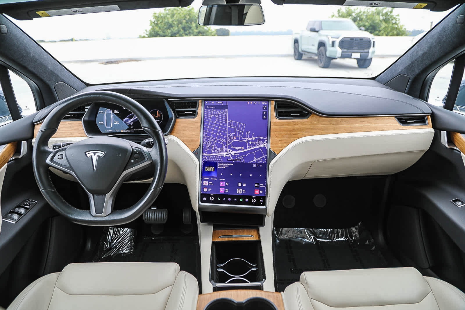 Thumbnail: 2020 Tesla Model X - 12