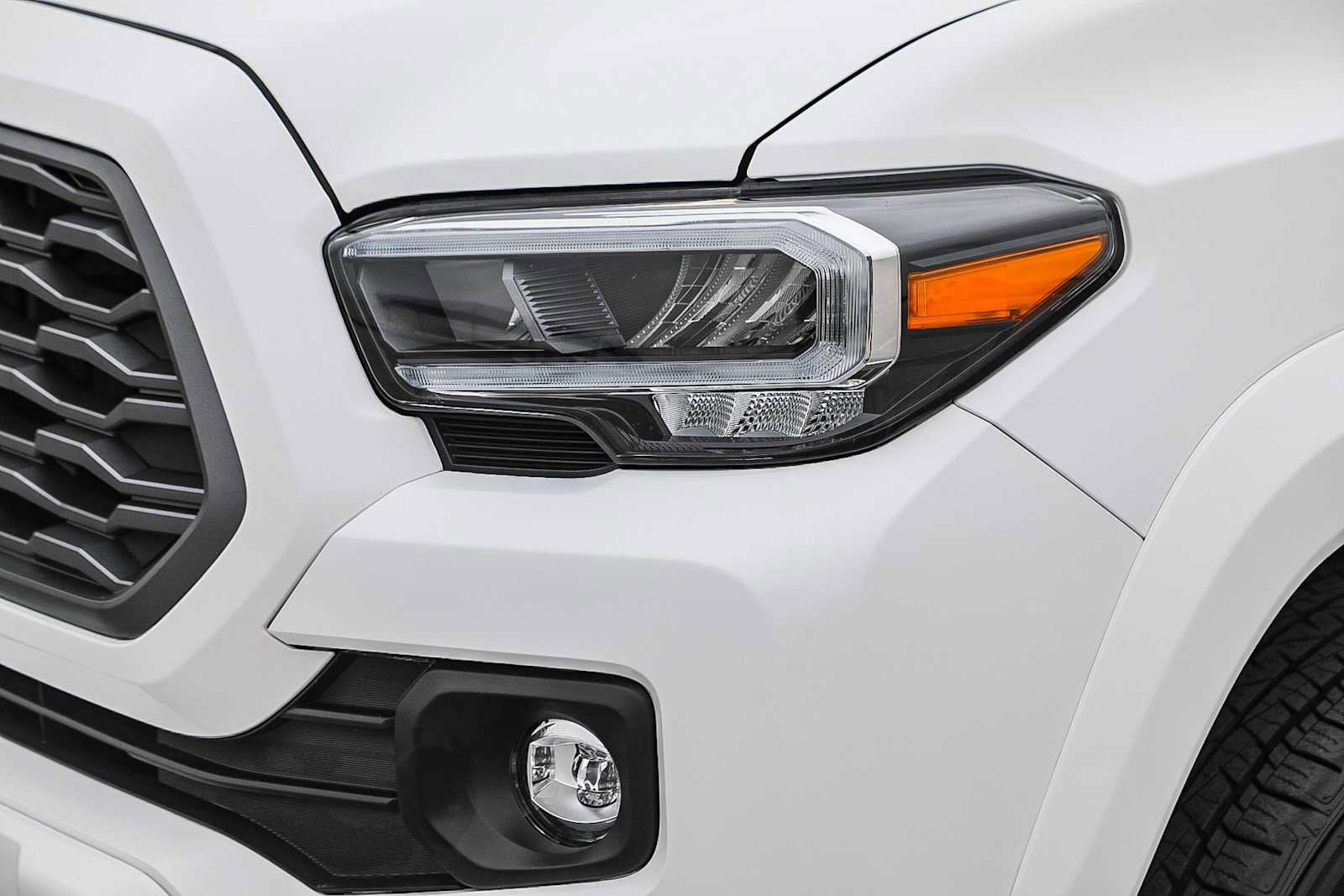 Thumbnail: 2023 Toyota Tacoma - 8