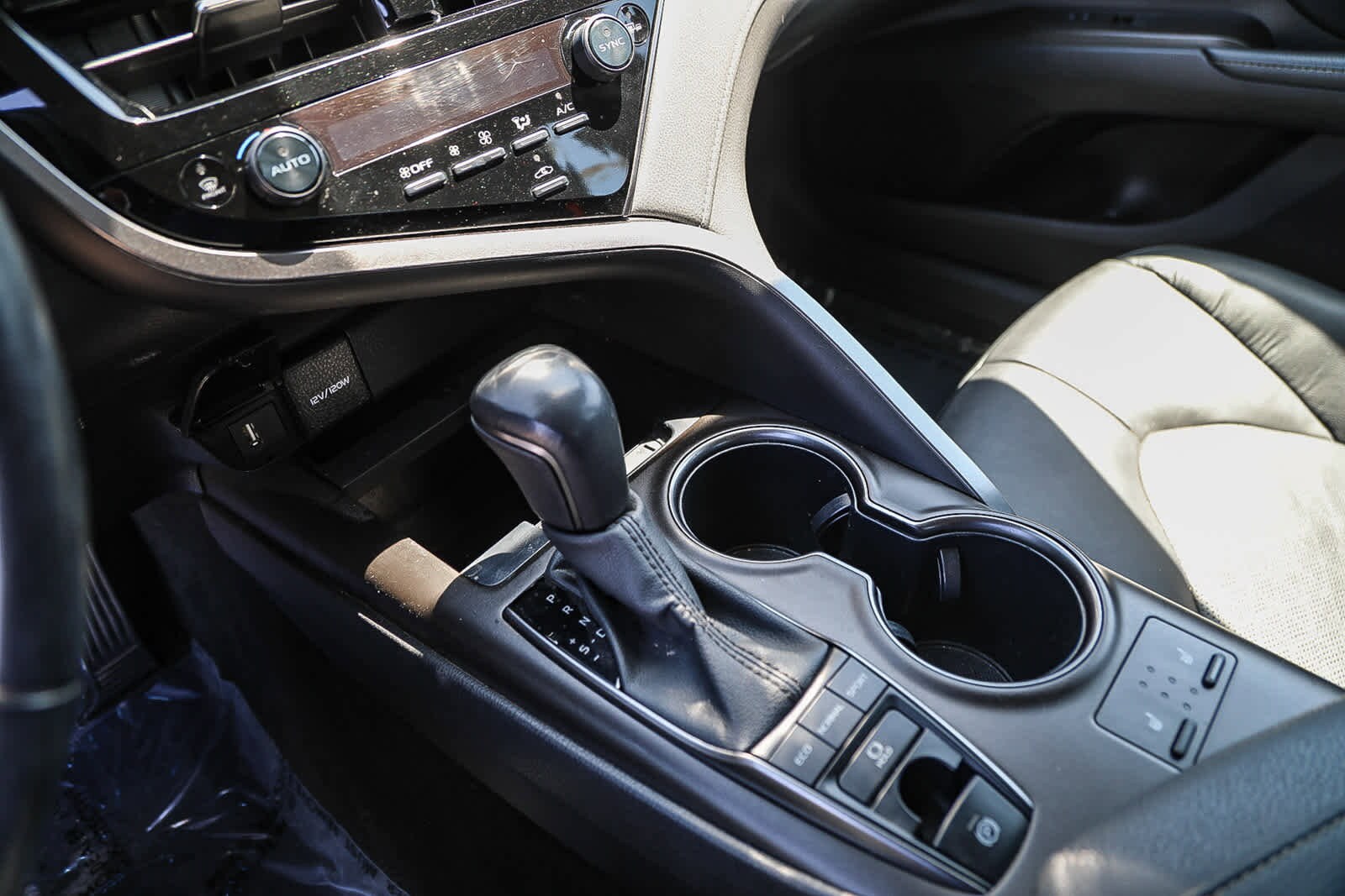 Thumbnail: 2023 Toyota Camry - 23