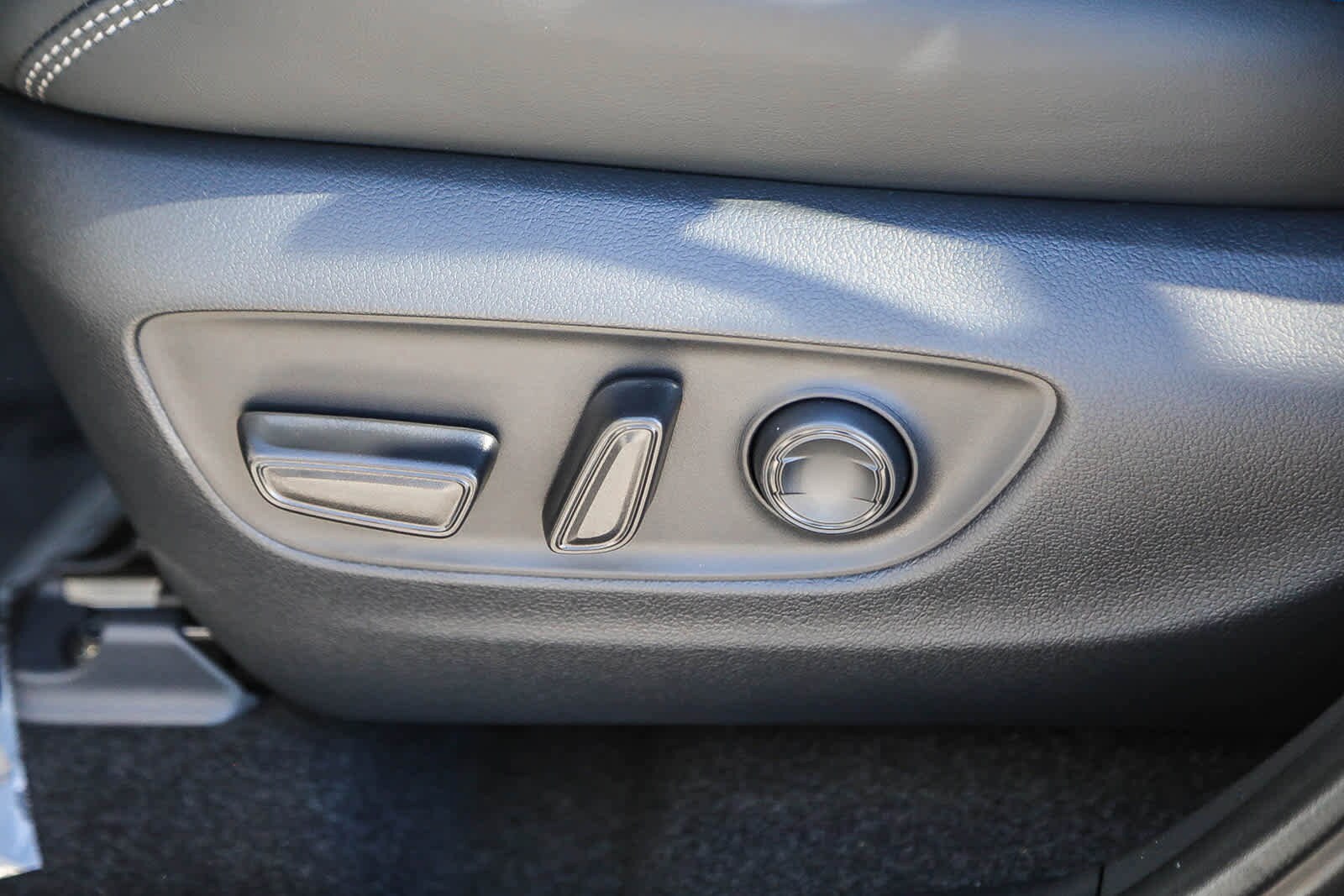 Thumbnail: 2025 Toyota RAV4 - 20