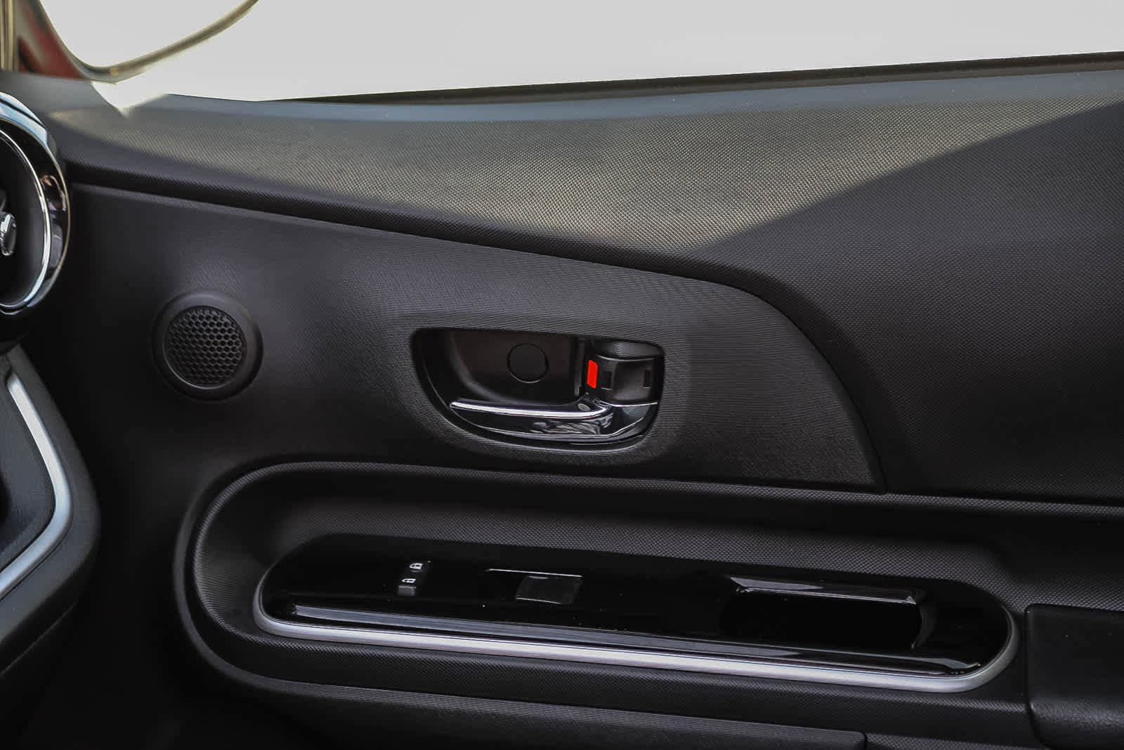 Thumbnail: 2015 Toyota Prius c - 21