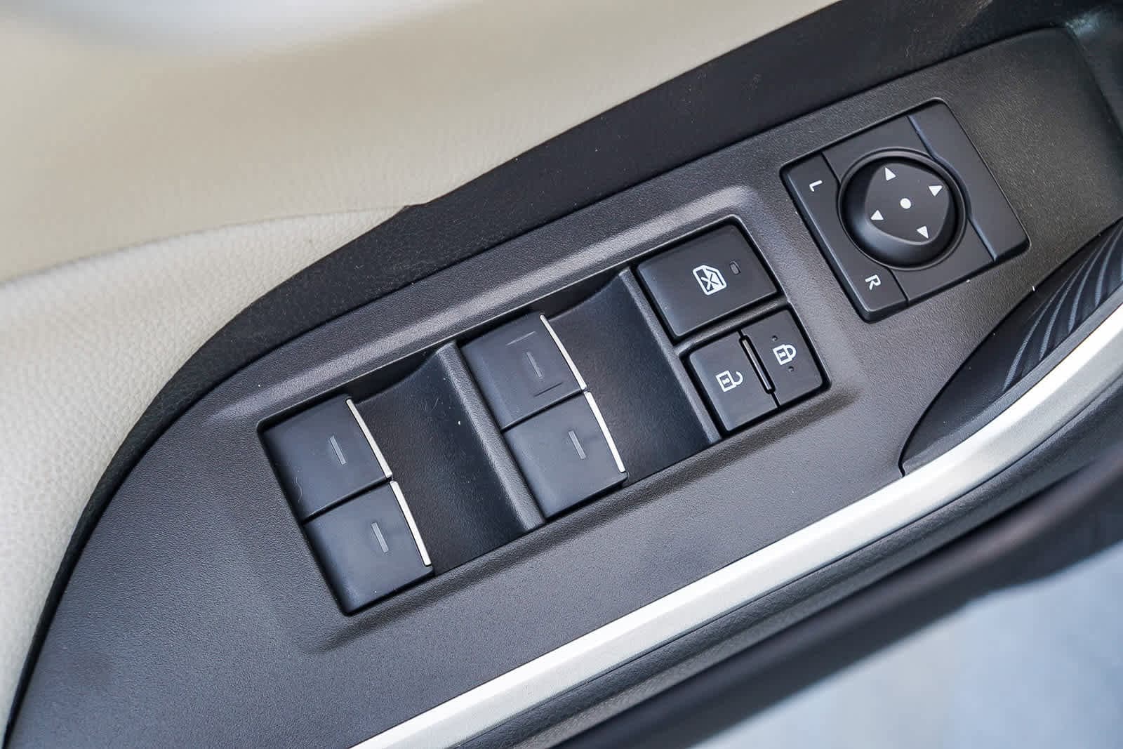 Thumbnail: 2025 Toyota RAV4 - 27