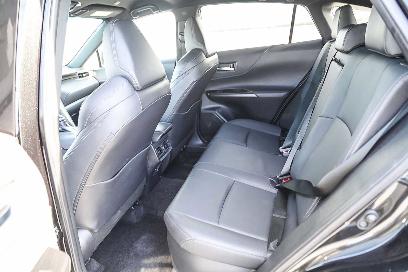 Thumbnail: 2023 Toyota Venza - 18