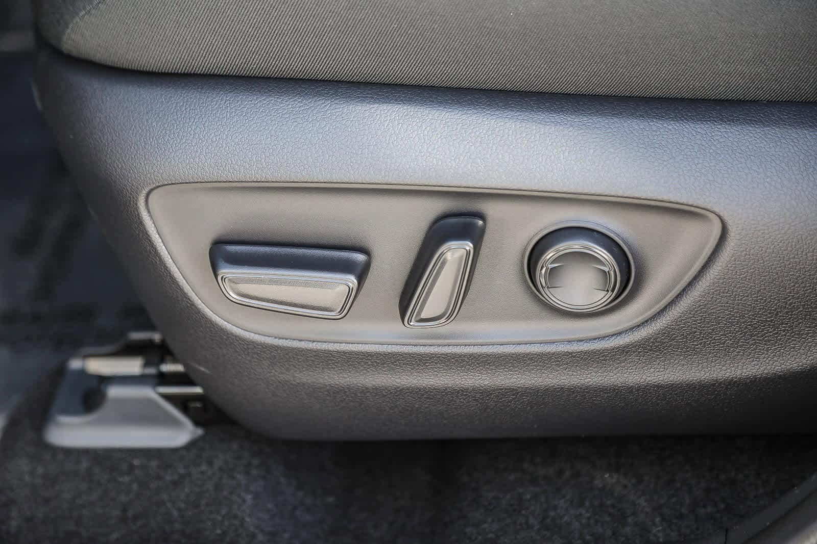 Thumbnail: 2025 Toyota RAV4 - 21