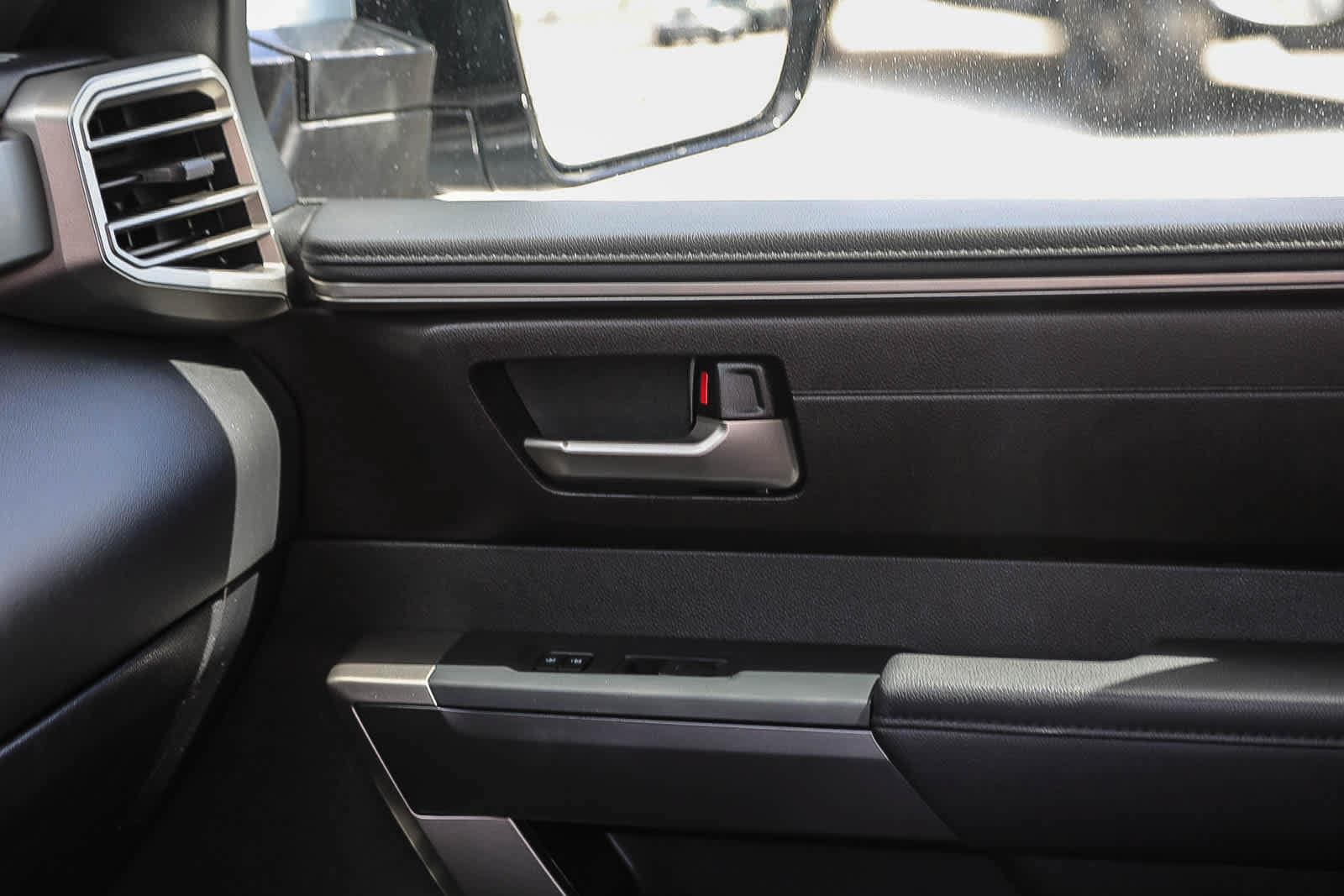 2025 Toyota Sequoia SR5 - Photo 21