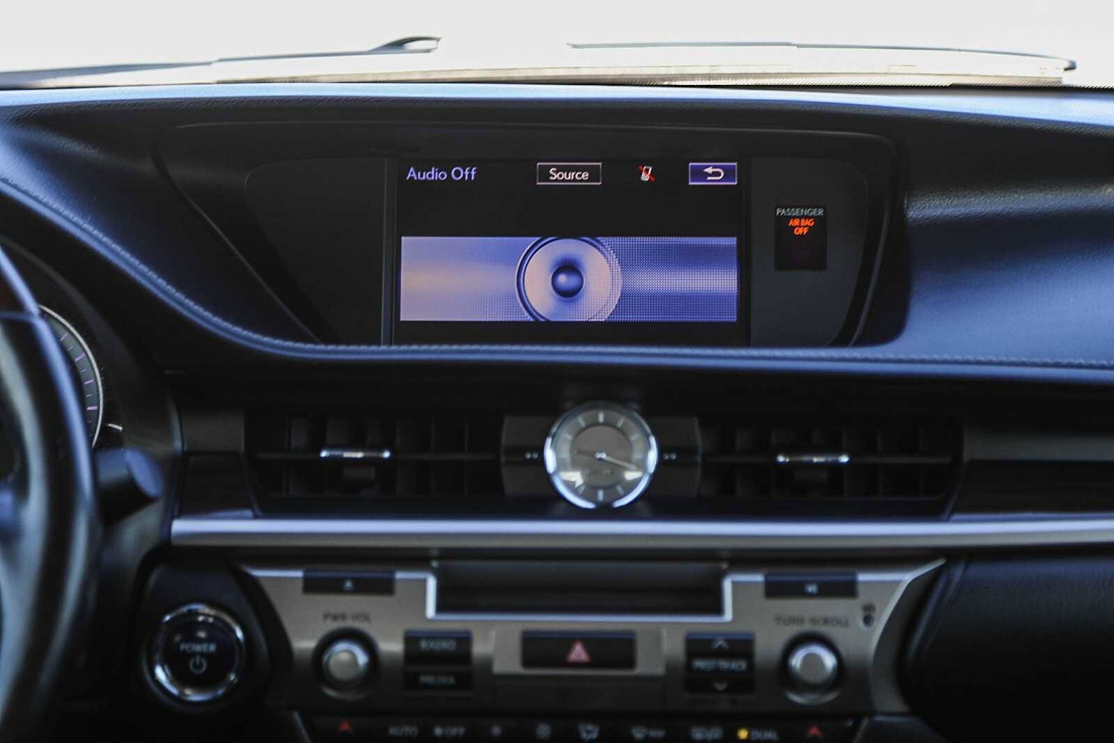 Thumbnail: 2016 Lexus ES - 14