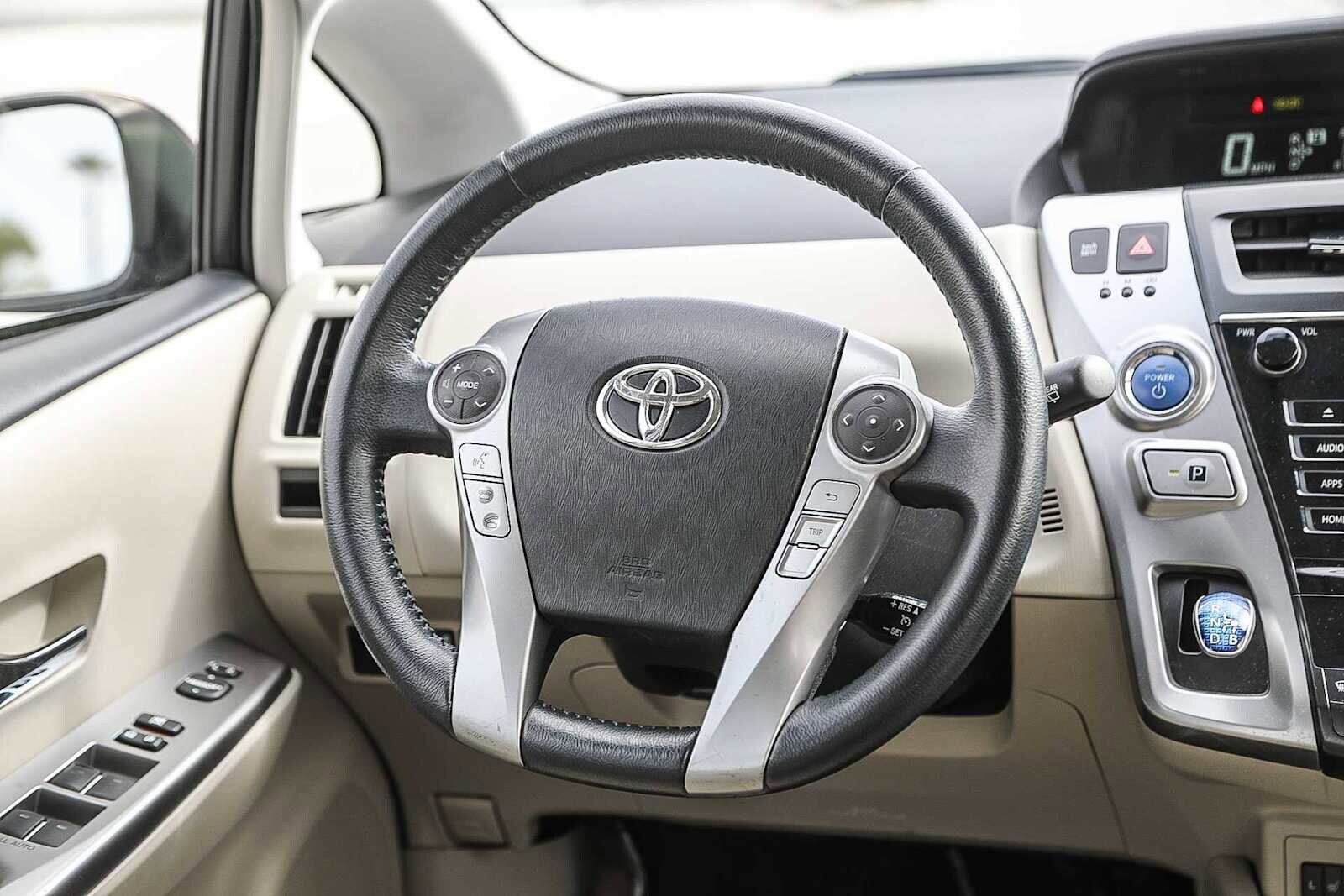 Thumbnail: 2015 Toyota Prius v - 15
