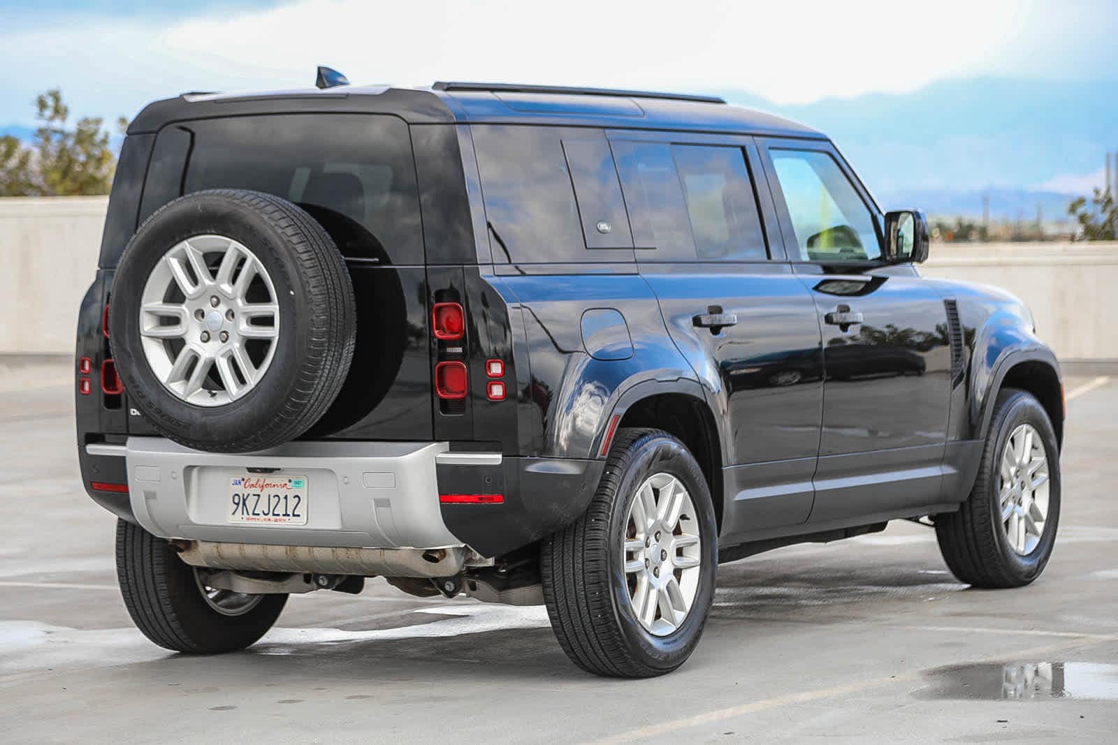 Thumbnail: 2024 Land Rover Defender - 5