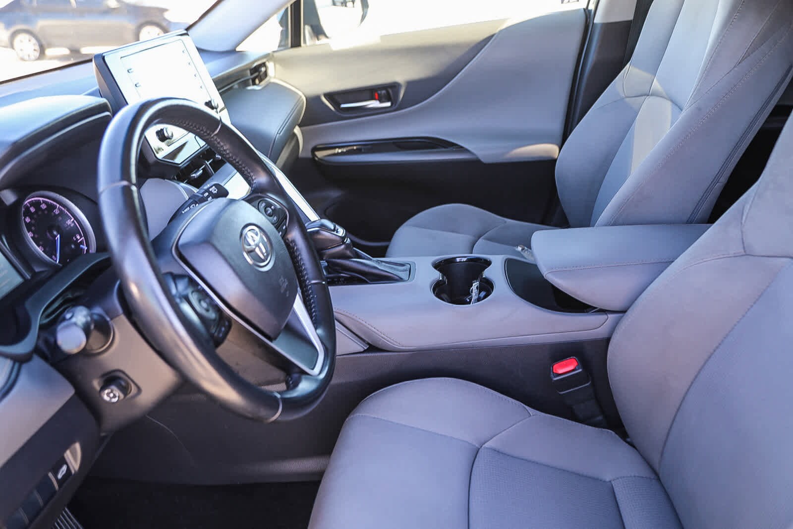 Thumbnail: 2021 Toyota Venza - 16