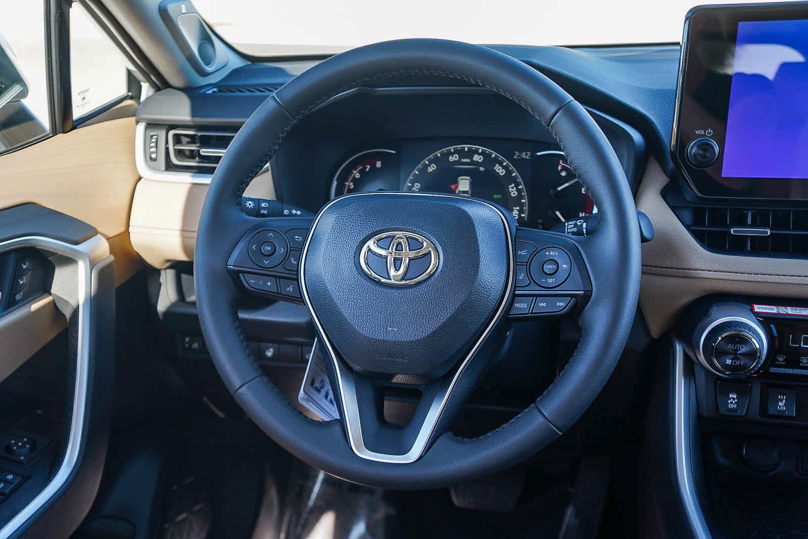 Thumbnail: 2025 Toyota RAV4 - 17