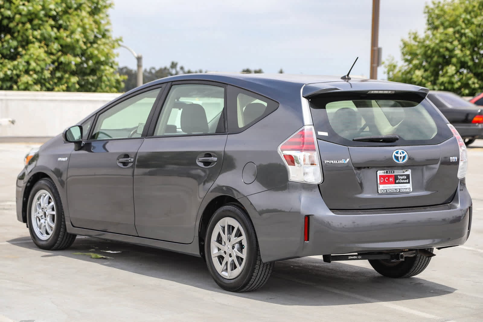 Thumbnail: 2015 Toyota Prius v - 6