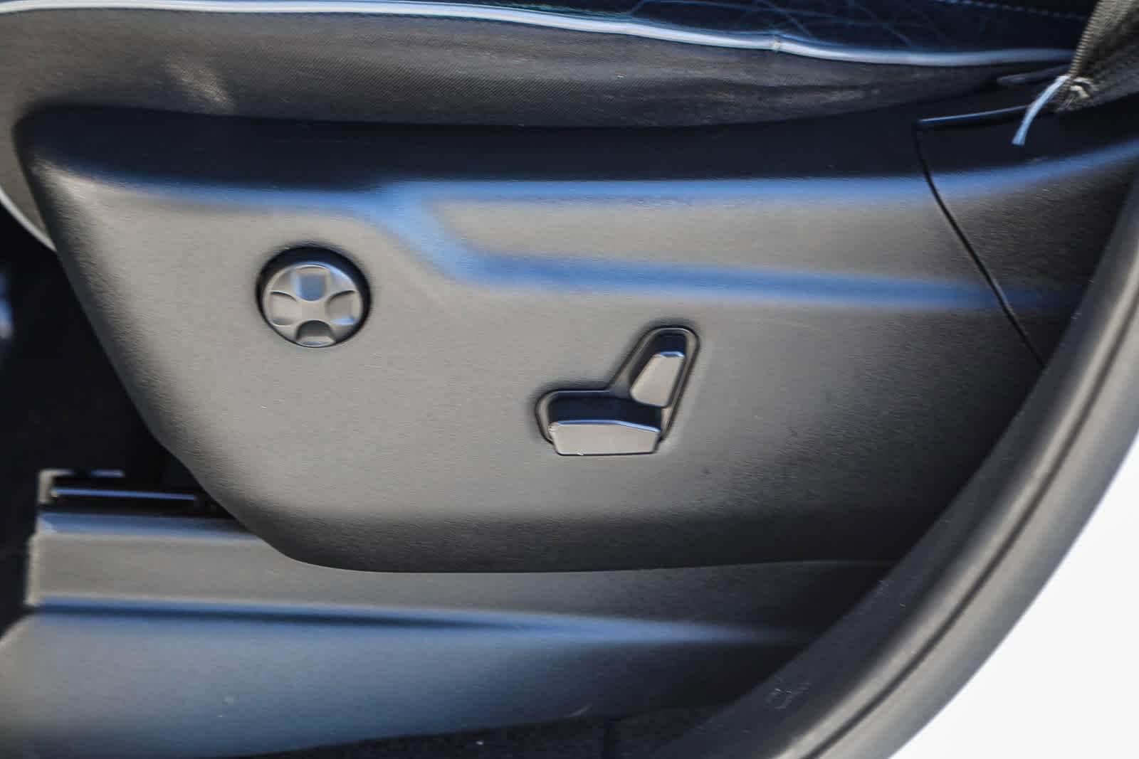 Thumbnail: 2020 Jeep Grand Cherokee - 19