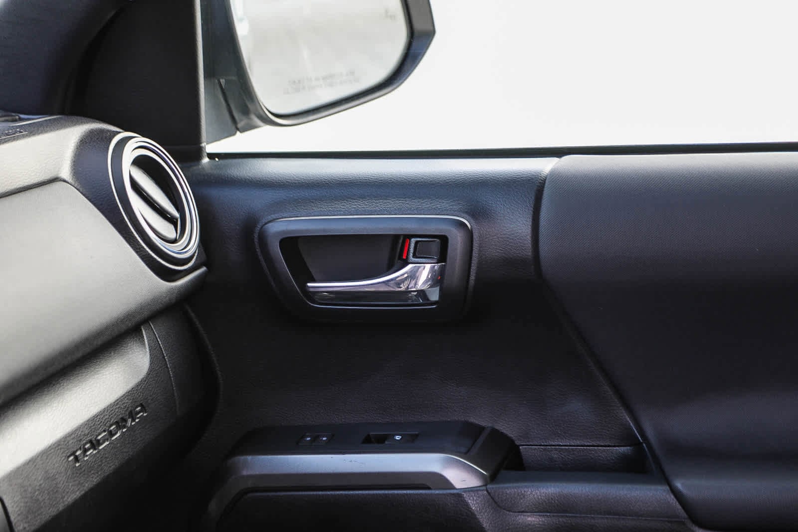 Thumbnail: 2021 Toyota Tacoma - 20