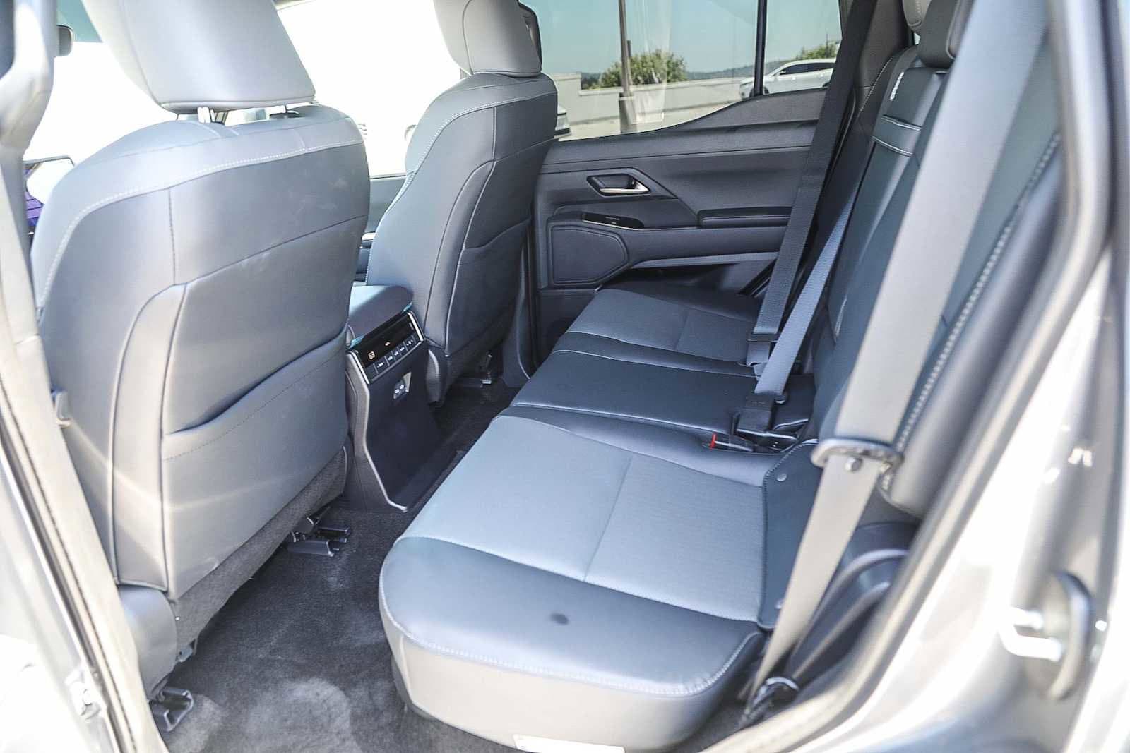 Thumbnail: 2025 Lexus GX - 18