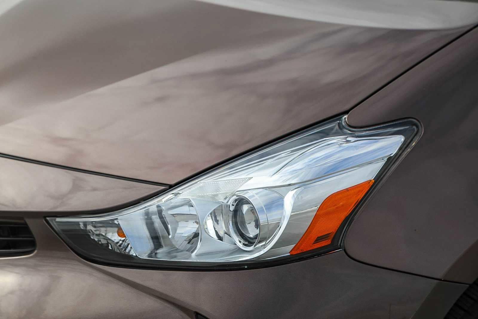 Thumbnail: 2015 Toyota Prius v - 8