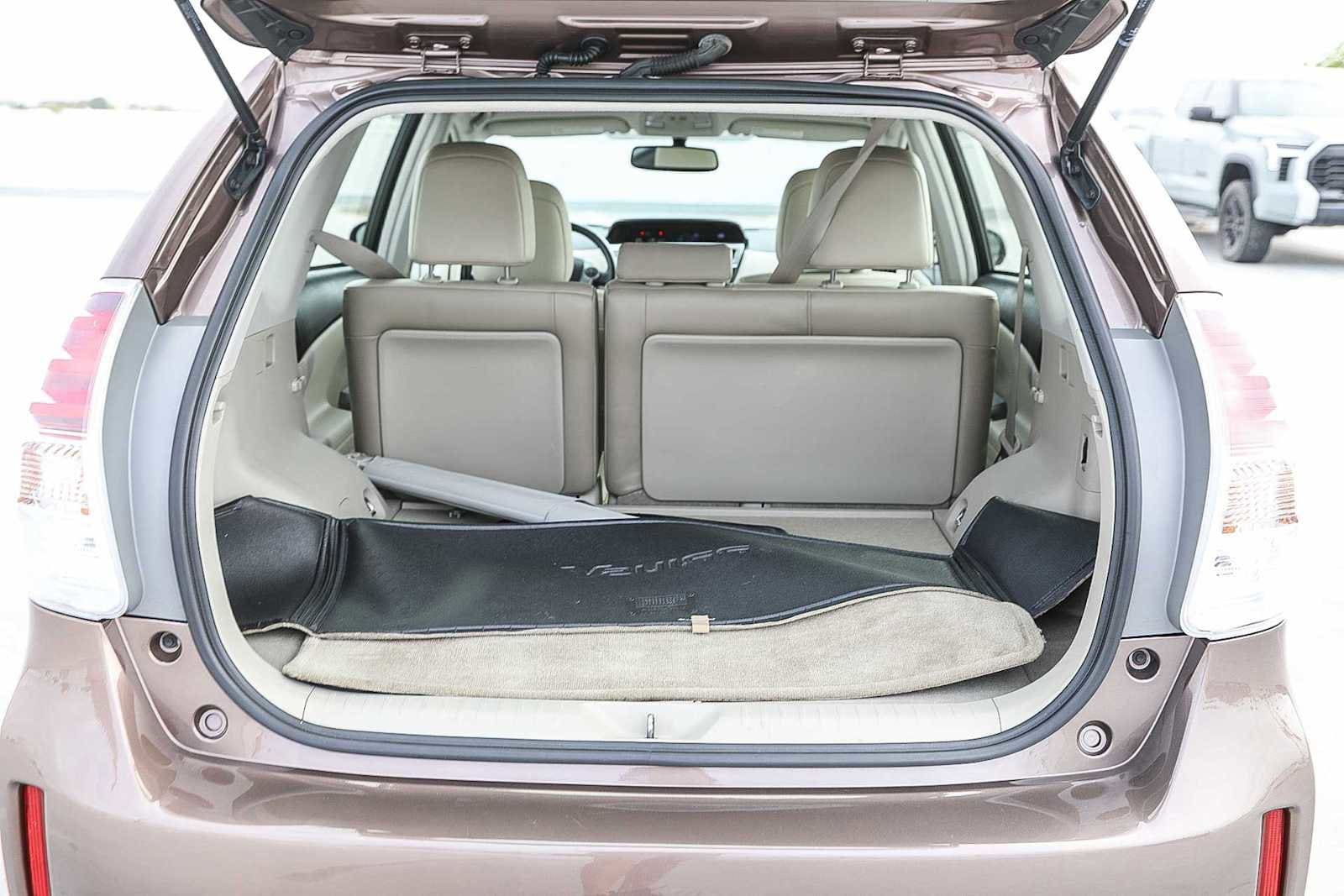 Thumbnail: 2015 Toyota Prius v - 25