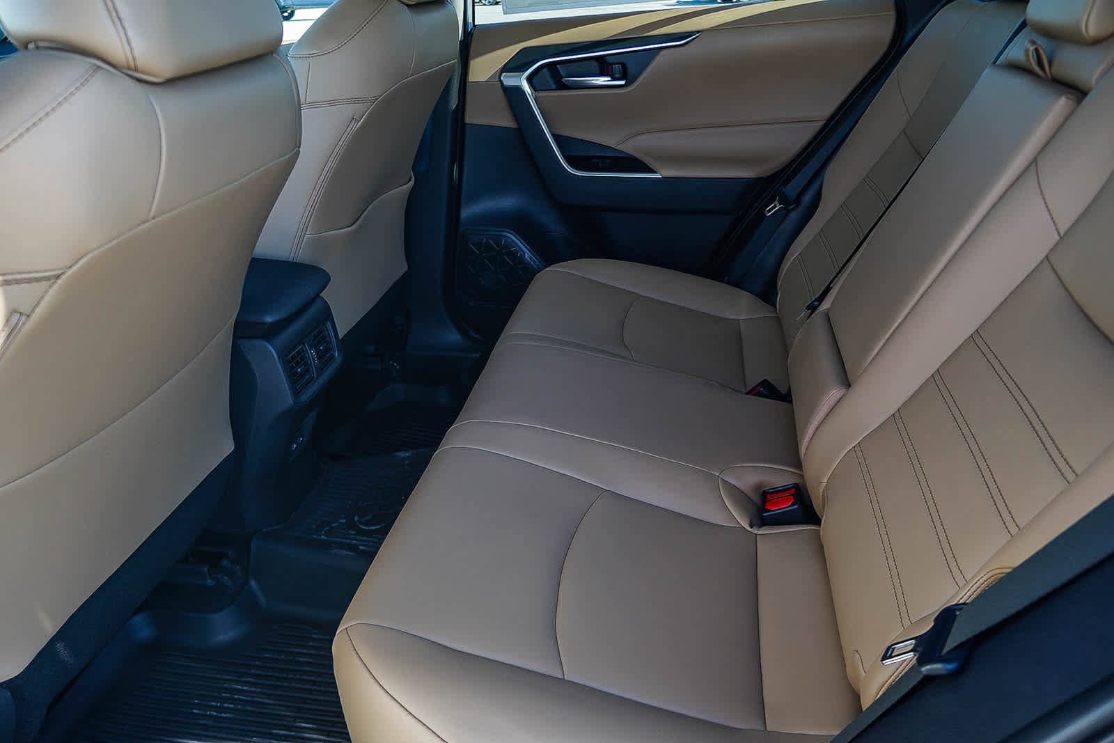 Thumbnail: 2025 Toyota RAV4 - 23