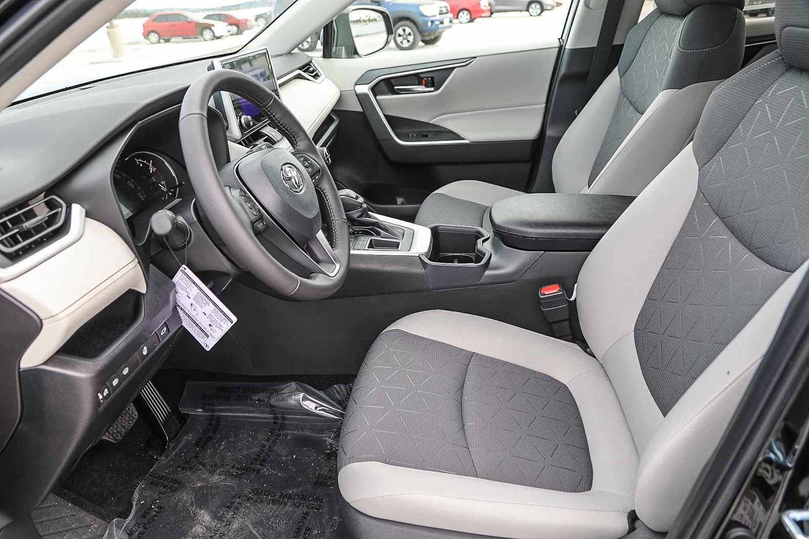 Thumbnail: 2025 Toyota RAV4 - 19