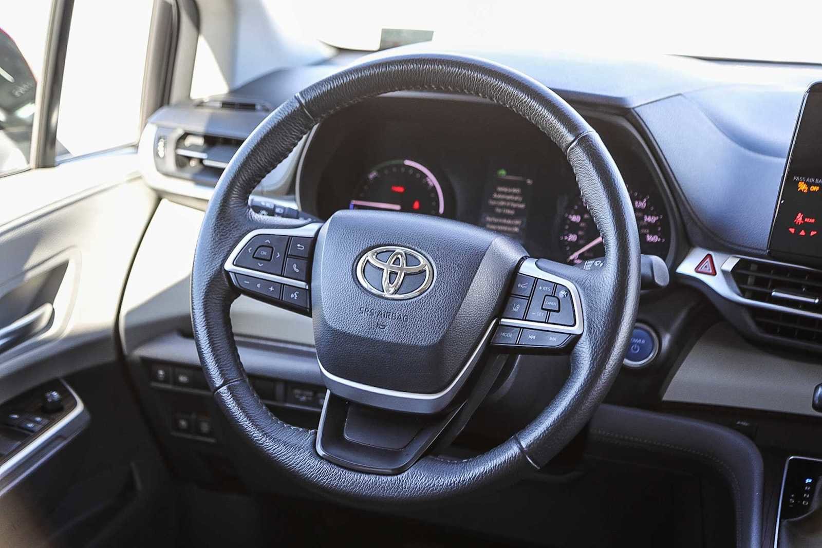 Thumbnail: 2023 Toyota Sienna - 15