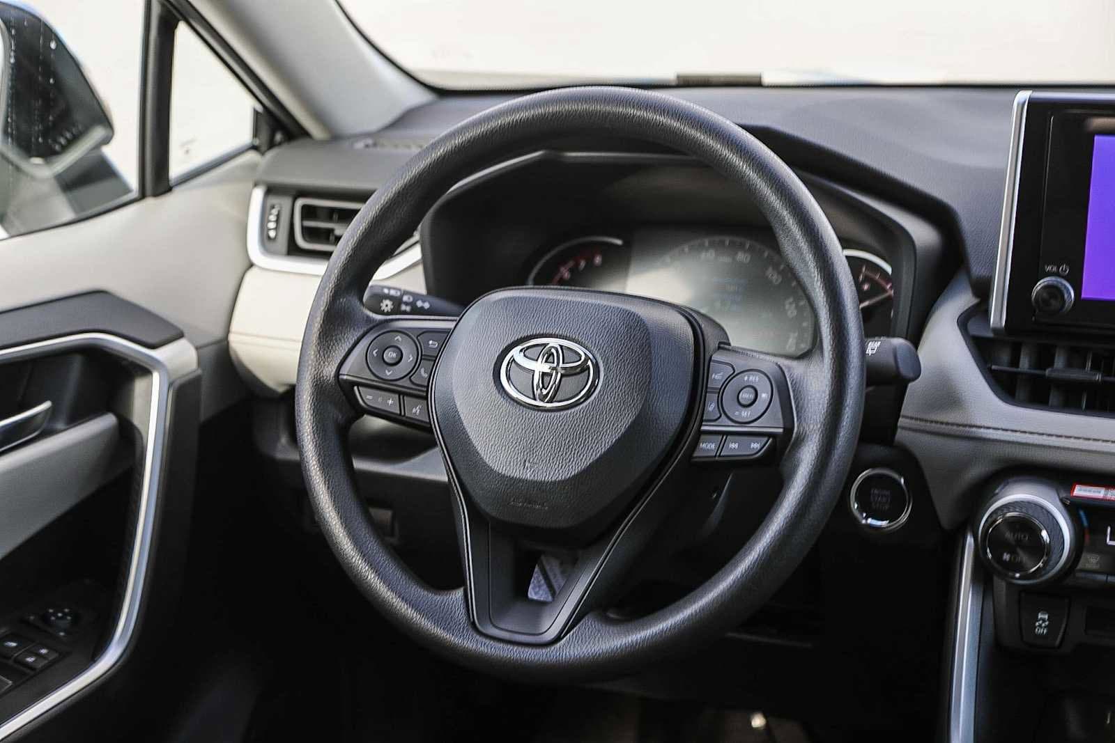 Thumbnail: 2025 Toyota RAV4 - 17