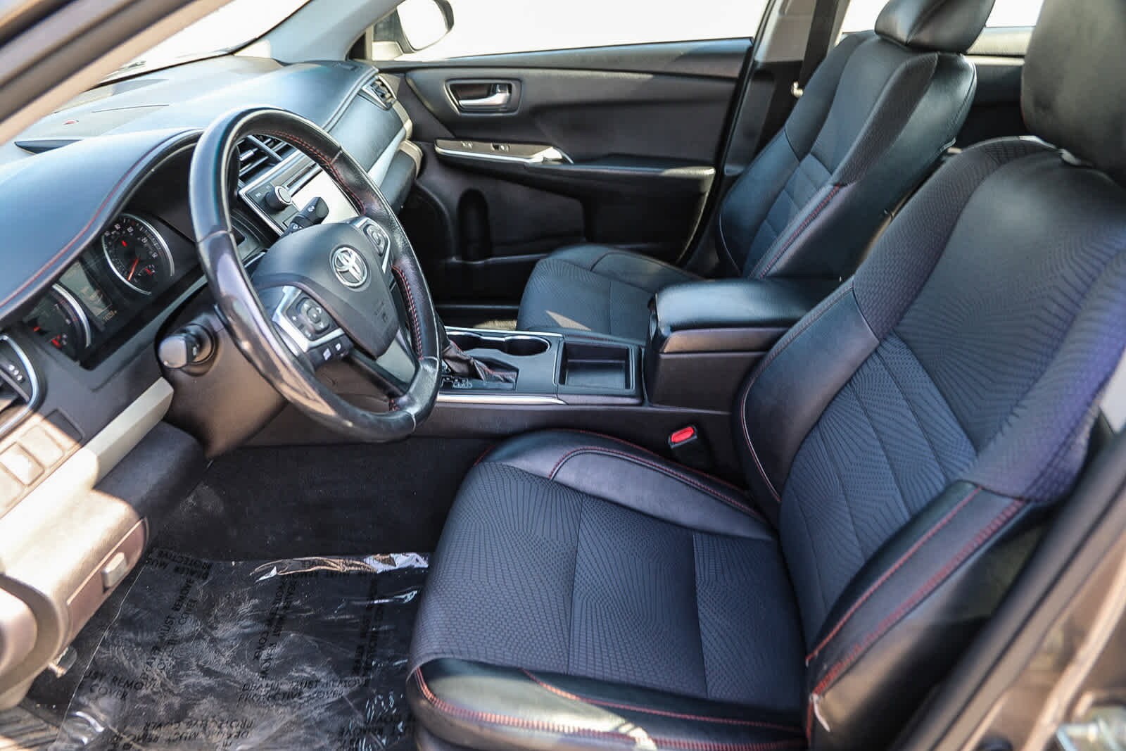 Thumbnail: 2017 Toyota Camry - 16