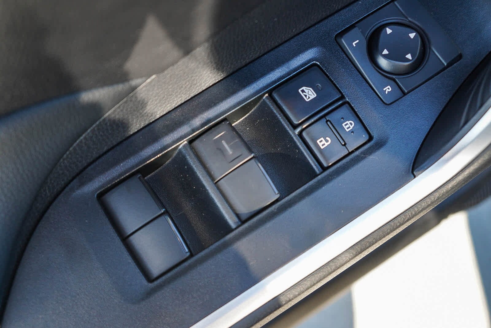 Thumbnail: 2025 Toyota RAV4 - 25