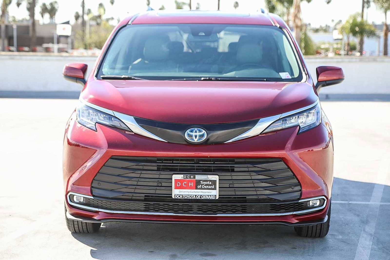 Thumbnail: 2023 Toyota Sienna - 3