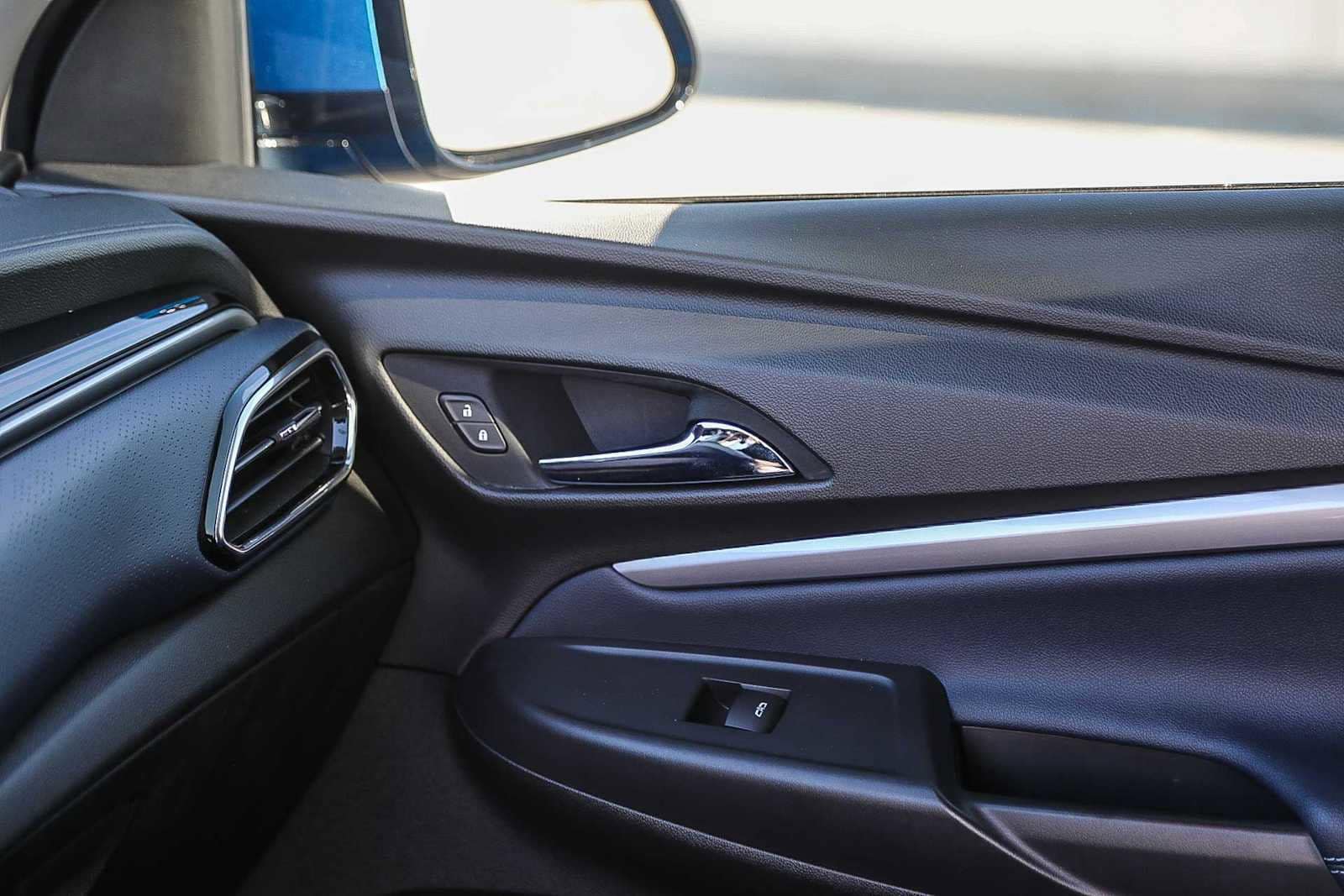 Thumbnail: 2023 Chevrolet Bolt EUV - 20