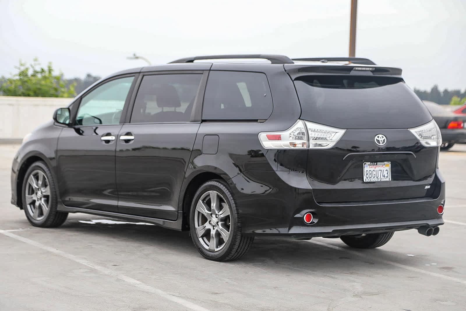 Thumbnail: 2017 Toyota Sienna - 6