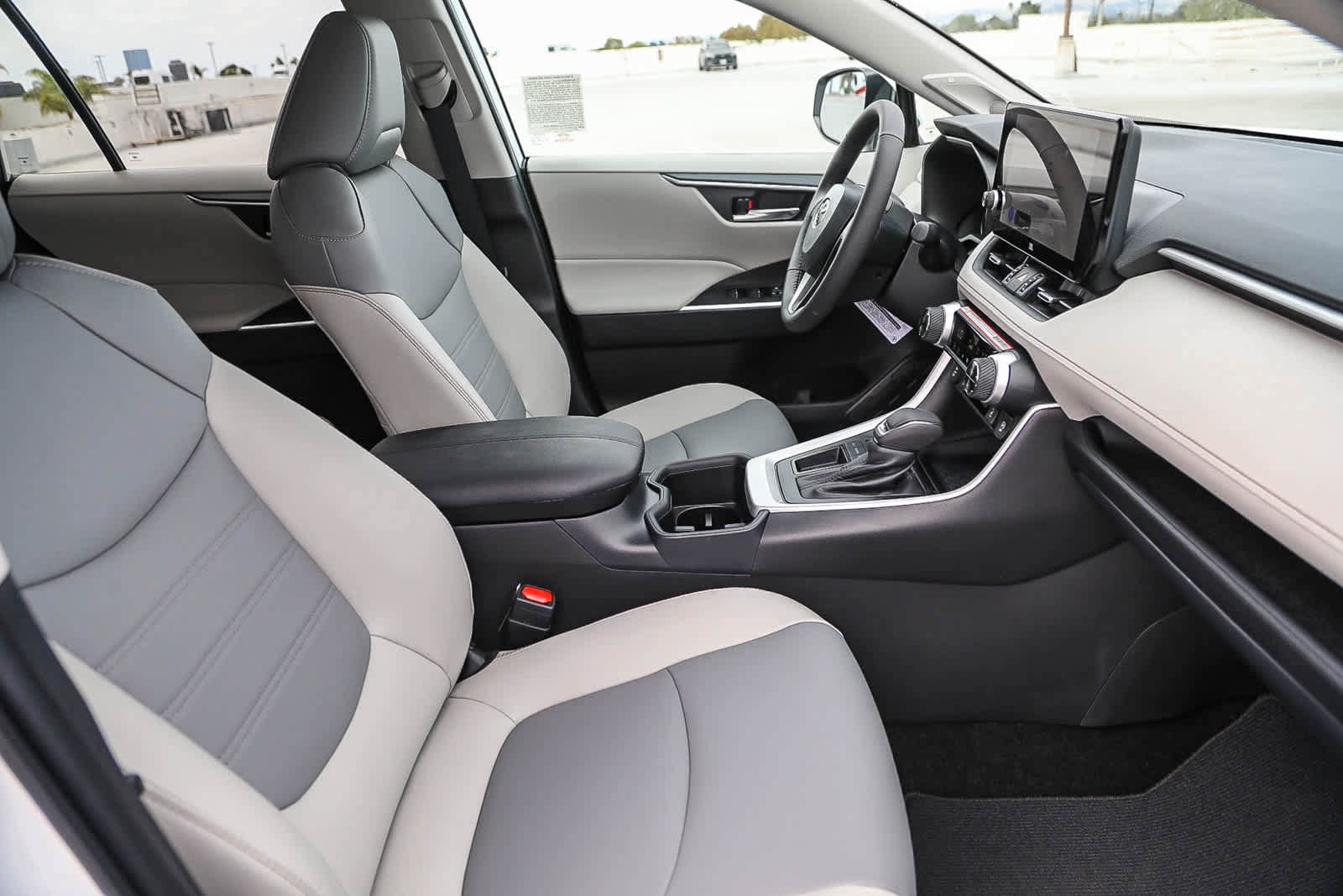 Thumbnail: 2025 Toyota RAV4 - 17